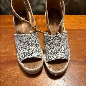 TOMS Women's Black and White Espadrille Sandals